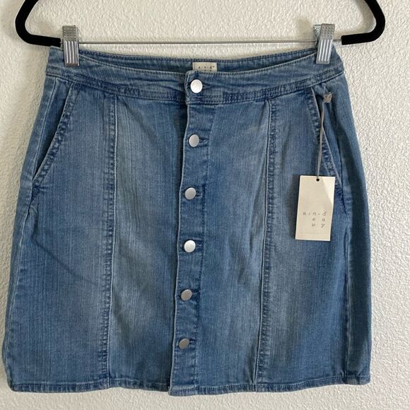 NWT-a new day – jeans skirt button up – medium wash – women’s size 6 - Picture 1 of 6